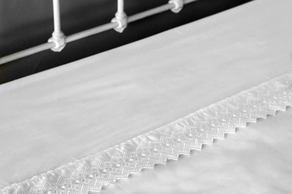 200TC Chic Collection Flat Sheet with Classic Victorian Lace